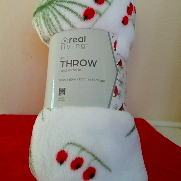 B- NWT Soft Throw - Picture 2 of 7